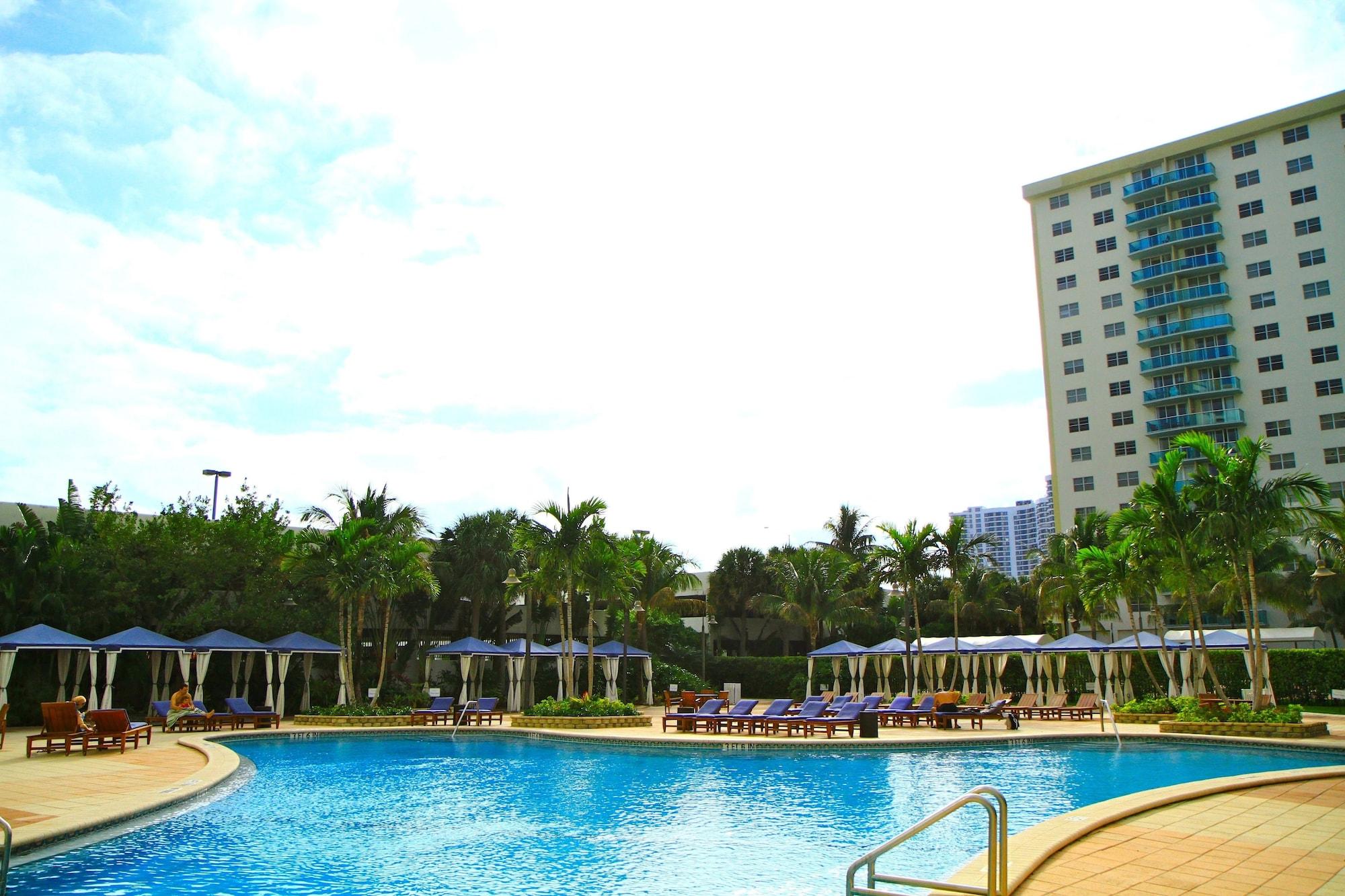 Ocean Reserve Sunny Isles Beach Exterior photo