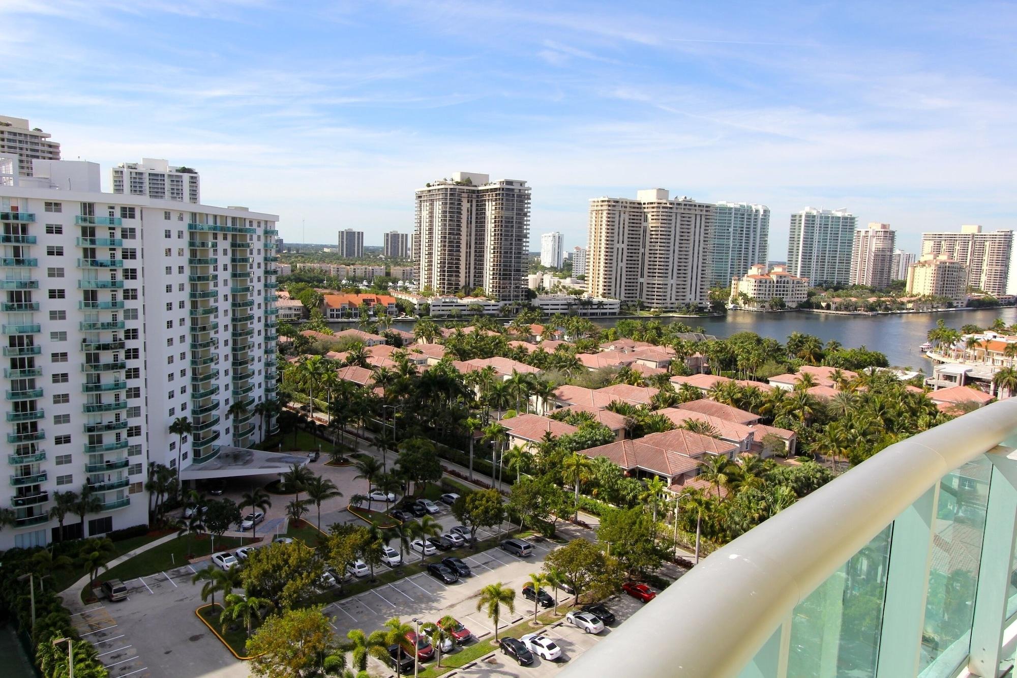 Ocean Reserve Sunny Isles Beach Exterior photo
